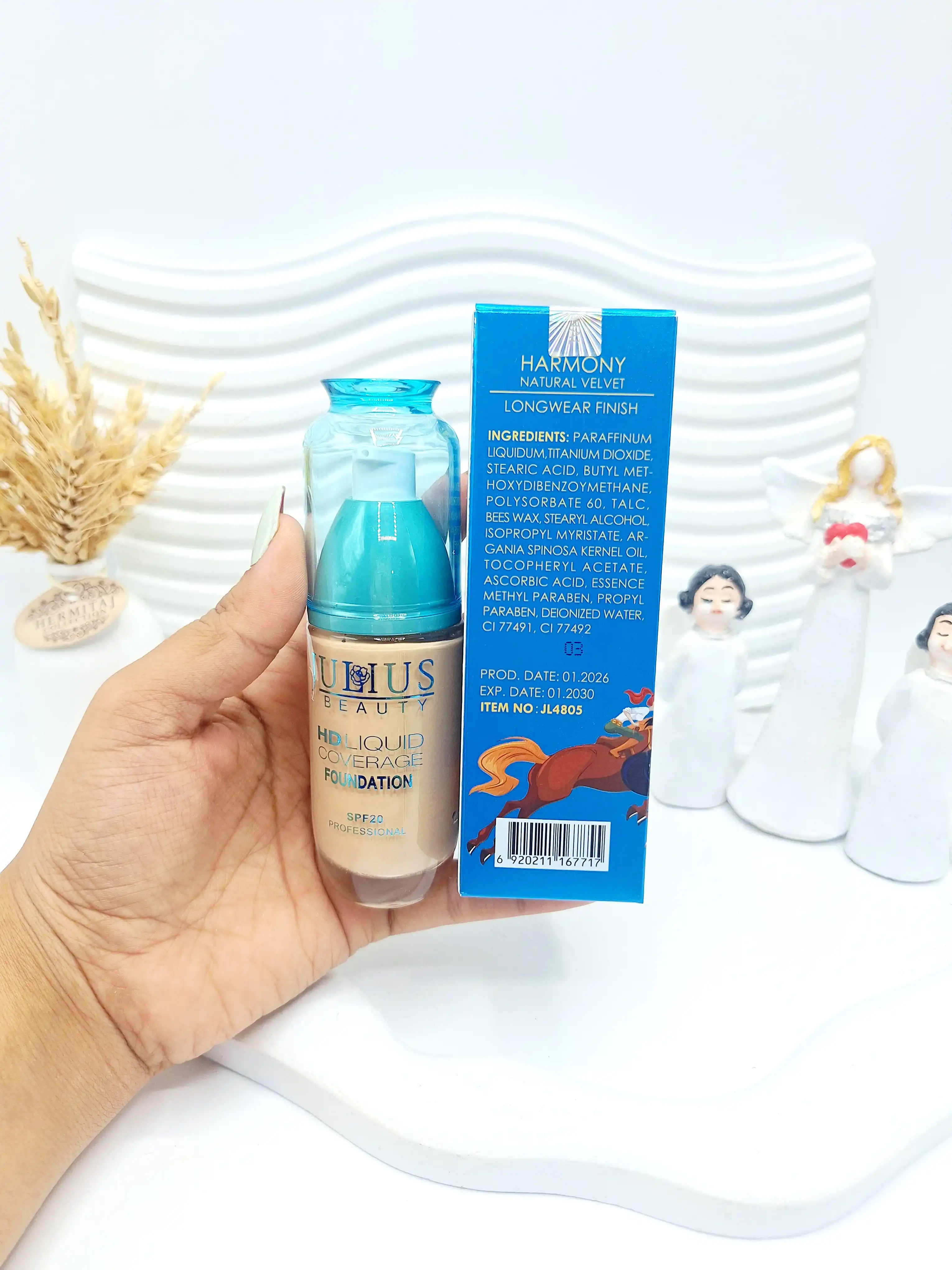 کرم پودر کاورِ مخملی با محافظتِ ضدآفتاب SPF 20